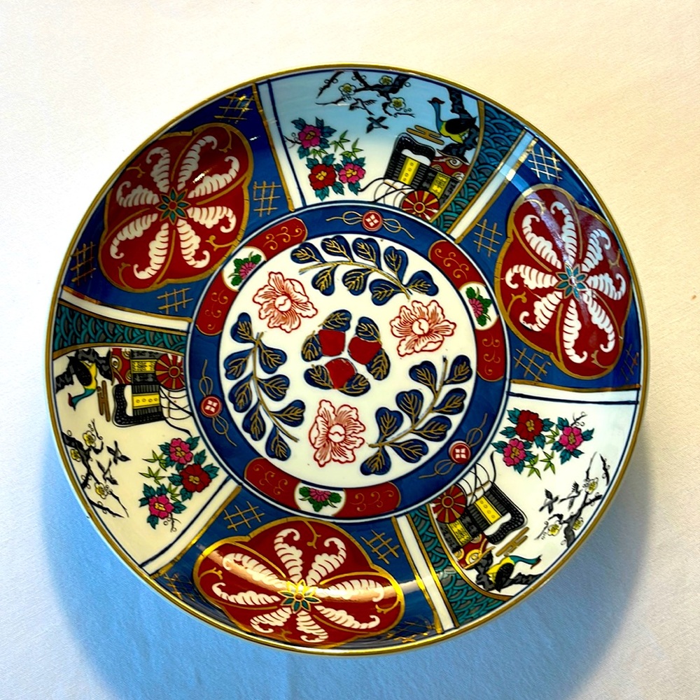 IMARI 10 inch shallow bowl, vibrant colors, gold rim
